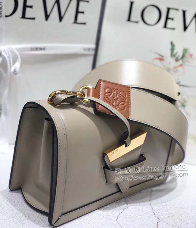 LOEWE新款包包 羅意威Barcelona雙肩帶三角包 羅意威小挎包 10157  tcl1303